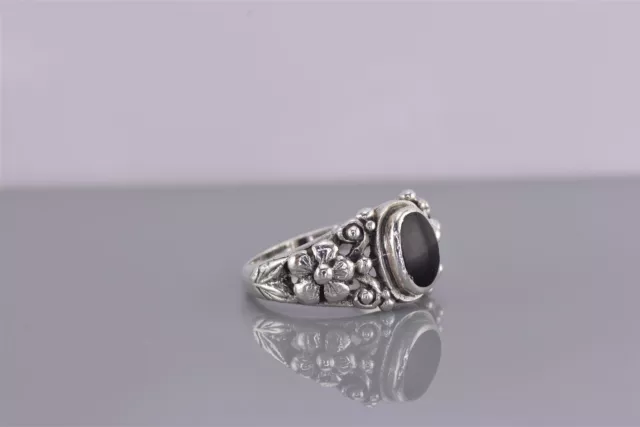 Sterling Silver Black Oval Onyx Raised Flowers Accented Band Ring 925 Sz: 6