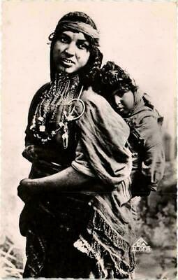 CPA ak scenes and types southern women and child Algeria (735664)