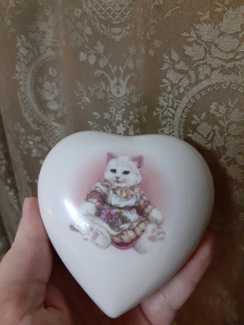 CAT HEART TRINKET Box 1990s PINK KITTEN  PORCELAIN VINTAGE COLLECTIBLE RARE