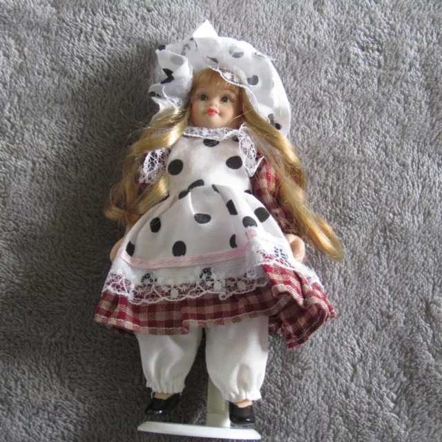 NEW Porcelain jointed doll, 6" tall, Black white dot outfit w/ bonnet & stand