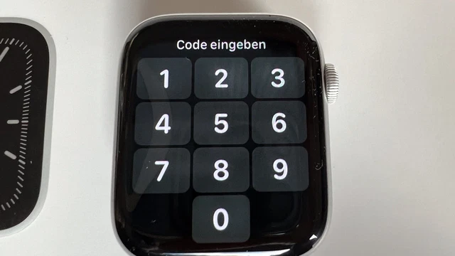 Apple Watch Series 5 44mm Space Grau Aluminiumgehäuse mit Schwarz Sportarmband -