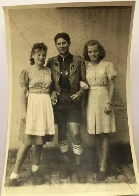 altes orig. s/w Foto zwei Frauen Mann mit Lederhose Tracht Vintage Mode um 1930