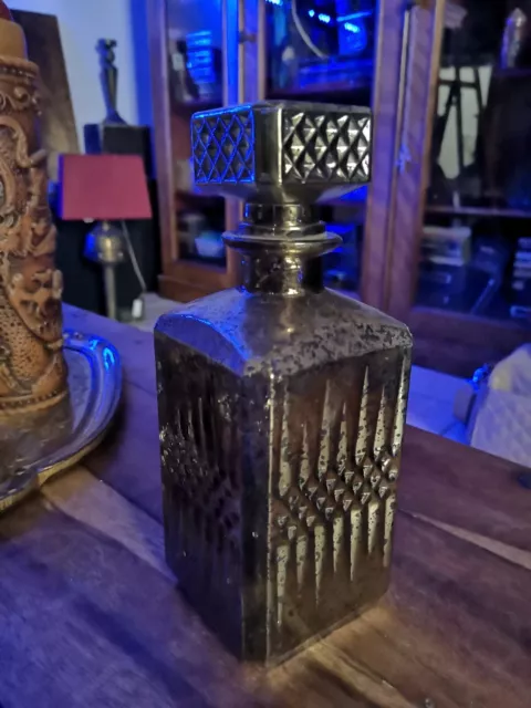 Ancienne carafe a liqueur en verre dore 23,5 cm