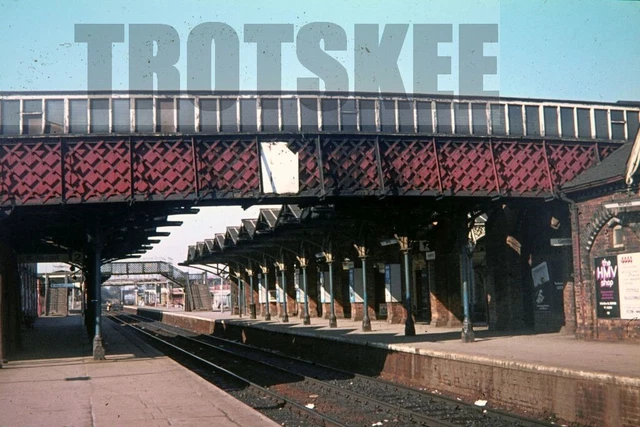 35mm Slide BR British Rail Scene View Bedford Midland Road Station 1978 Original