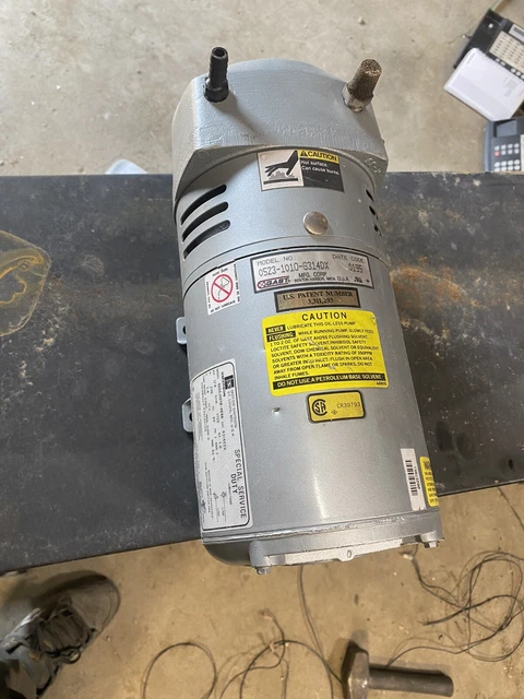 Gast 0523-101Q-G314DX Rotary Vane Vacuum Air Pump 230VAC, 1PH, 1/4HP