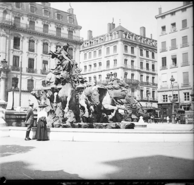 LYON 1909 - Négatif Verre - Place des Terreaux Fontaine - 1630