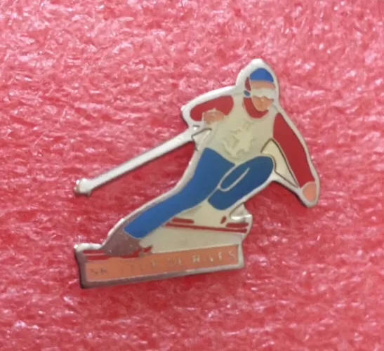 T18 Pins Montagne Station De Ski SKI CLUB DE RIVES lapel pin