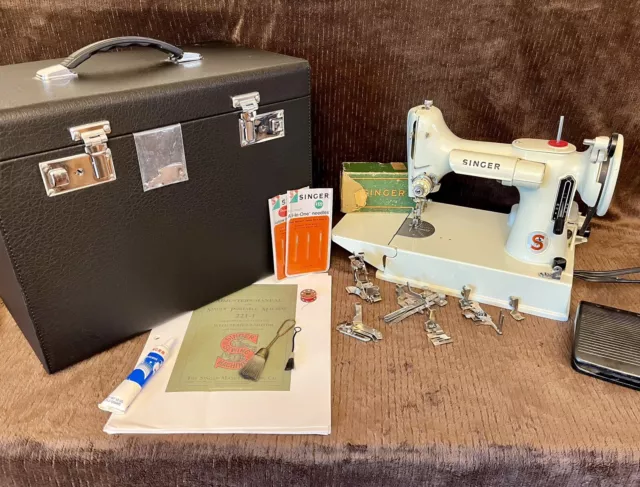 Singer Featherweight 221K Sewing Machine