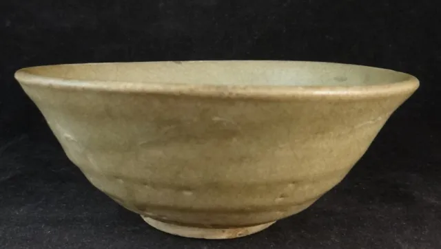 Antiguo tazón de cerámica esmaltada verdosa/marrón tailandés Sawankhalok. 5 5/8"" d