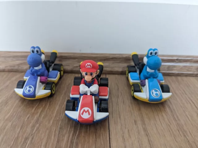 Bundle Hot Wheels Die-Cast Mario Kart - Blue Yoshi, Purple Yoshi