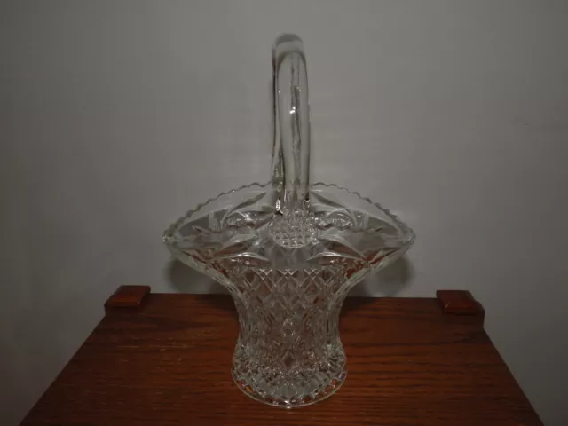 Cut Glass Heavy Large Basket Beautiful Leaf Daisy Crisscross Pattern Centerpiece 3