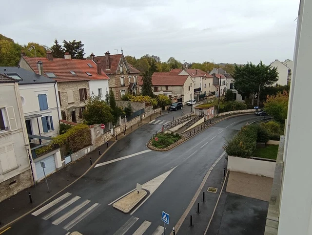 Studio Appartement 1 pièce 21,88m² Proximité gare/bus/commerces Parking privé 2