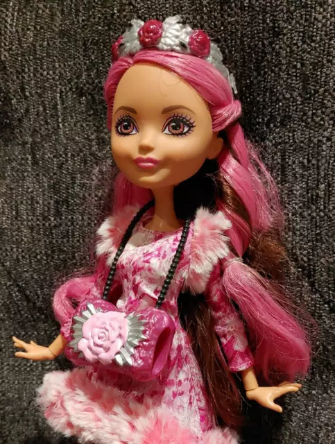 Ever After High Boneca Feitiço de Inverno - Crystal Winter Dkr67 - MP  Brinquedos