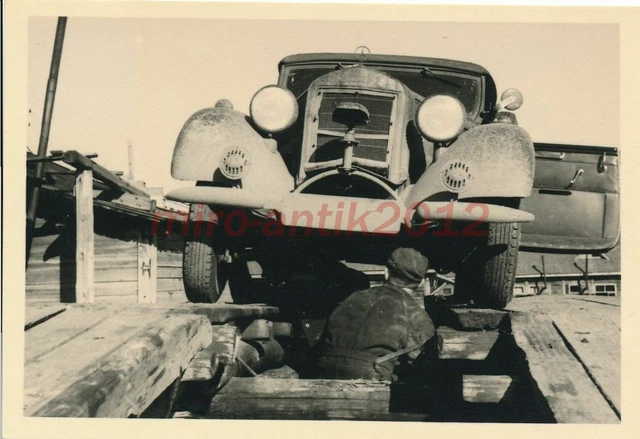 Foto, Funker der N.E.A.33, Smolensk, KFZ-Inst. PKW w. repariert 4, 1942 5026-654