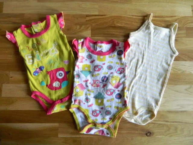 Lot de 3 bodies bébé fille T 3 mois "Petit Beguin, Petit Bateau" manches courtes