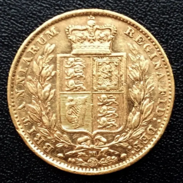 SCARCE. Victoria Shield Back Sovereign 1882 MELBOURNE  GOLD 7.98 grams 22mm.