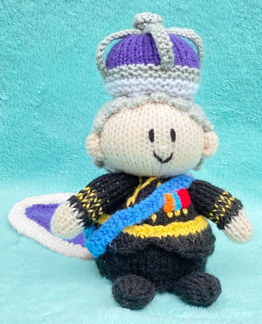 KNITTING PATTERN King Charles III inspired choc orange cover / 15cms