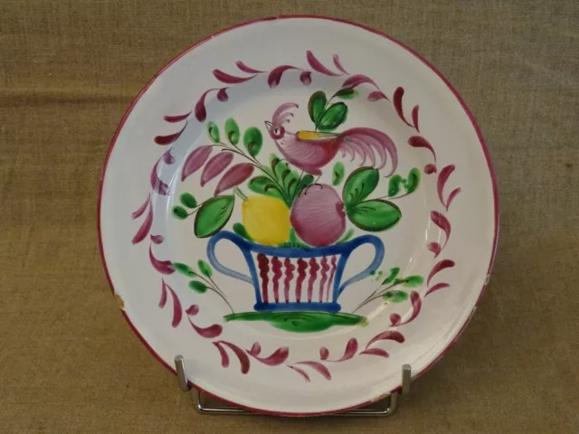 Ancienne assiette en faïence de Saint clément décor d'oiseau au panier fleuri