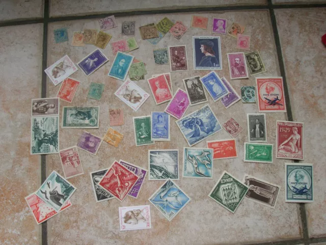 MONACO  LOT DE TIMBRES A VOIR SUR PHOTOS  (tache rouille et charnieres) (E384)