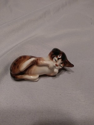 Vtg ROYAL DOULTON England Playful Tabby Cat Kitten Figurine Bone China HN 2579