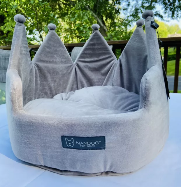 Nandog Cat Dog Light Grey Crown Bed Cozy for Sm Med Breeds   25lbs NEW 16x16x12