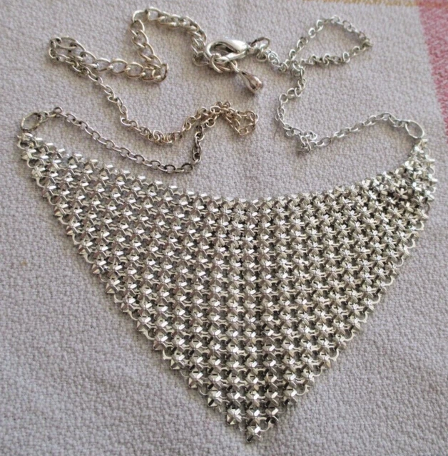 Collier Plastron Argenté Vintage Imposant - Bijou Fantaisie Occasion, état Impeccable, Alliage