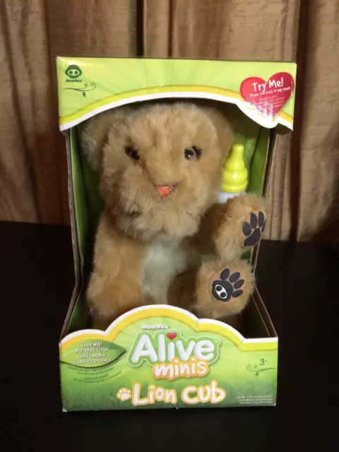 Alive Minis Lion molesta Cub