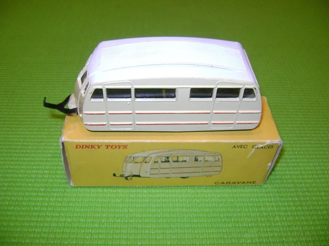 Dinky toys France - Caravanne, bel état (décoloration du plastique) en boite, manque panneau ref 514, Vente aux enchères : Jouets - Trains - Poupées - Automates Dinky toys France - Caravanne, bel état (décoloration du plastique) en boite, manque panneau ref 514, Vente aux enchères : Jouets - Trains - Poupées - Automates