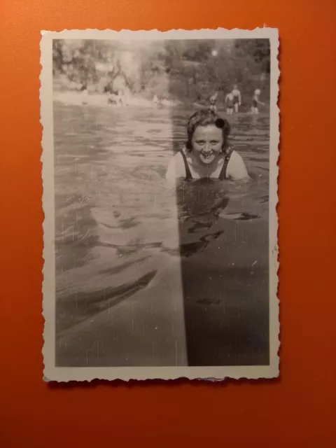 Foto alt antik Vintage Frau beim Baden See Bikini nice Woman Erotik old Photo xx