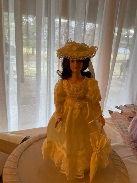 The Heritage Mint Victorian Collection Porcelain Doll Kathleen