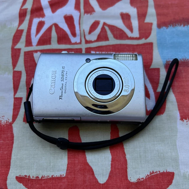 Canon PowerShot Digital ELPH SD870 IS Camera - Tested & Working *Screen Defect*
