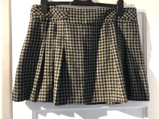 Wool Blend Houndstooth Black And Grey Mini Skirt, Size 16