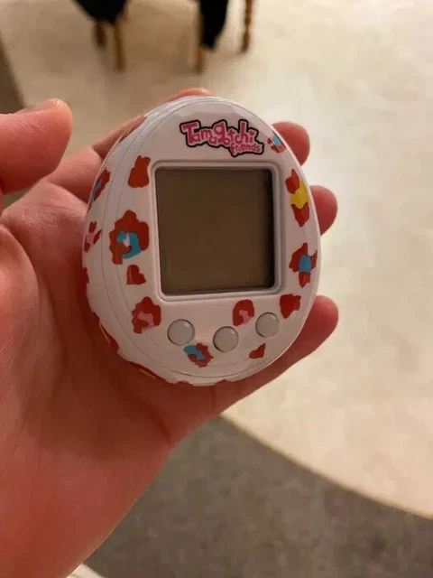Vintage Bandai Tamagotchi Friends Virtual electronic game  90s  White and Pink