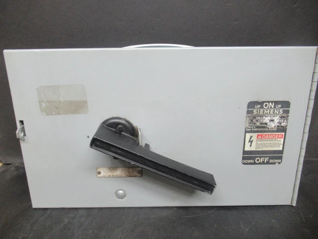 Siemens Fusible Panel Vacu-Break Switch V7F3604 200 Amp 600 Vac 3-Pole 3-Phase
