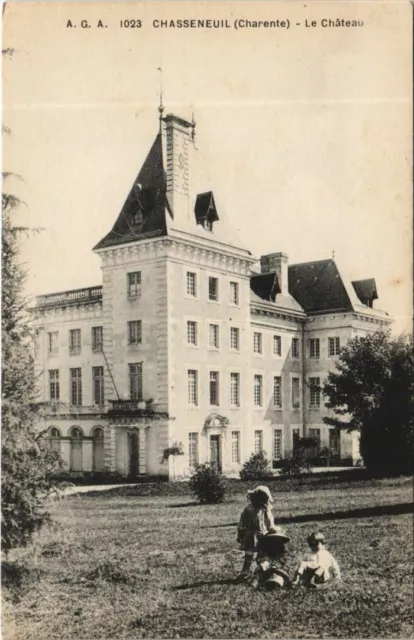 CPA CHASSENEUIL-sur-BONNIEURE Le Chateau (1168761)