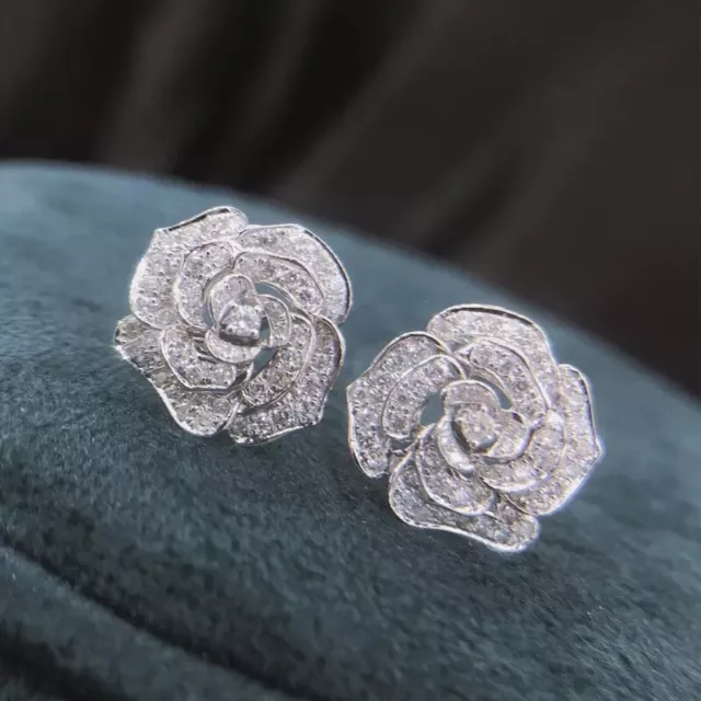 Boucles d'oreilles fleurs argentées en cristaux