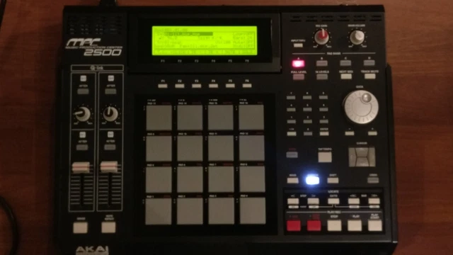 Akai MPC 2500 Drum Machine Sampler for Parts or Repair.