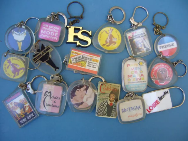 Porte clés - Keychain  - Lot Presse Journaux Magazine Divers Sixties