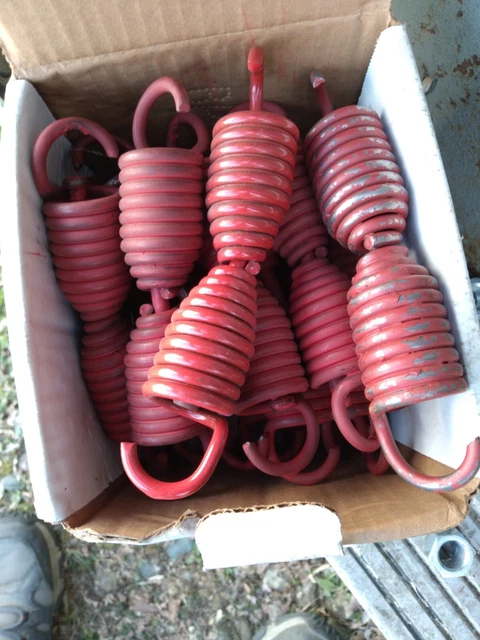 New Box of 32 Drum Brake Return Springs B349 01-379 E-3490A