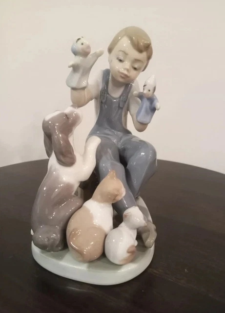 Lladro "Puppet Show" #5736 Boy Doing Puppet Show For Dog 6" Tall MINT CONDITION Lladro "Puppet Show" #5736 Boy Doing Puppet Show For Dog 6" Tall MINT CONDITION