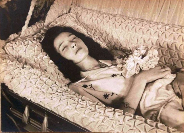 Antique Post Mortem Funeral Casket Photo 228b Oddleys Strange & Bizarre