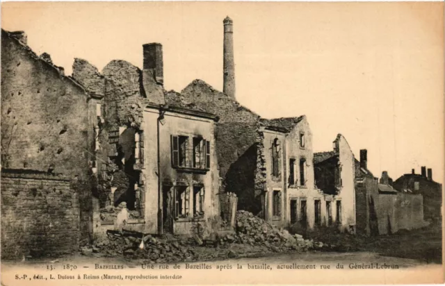 CPA AK Militaire BAZEILLES - Une rue de BAZEILLES (361899)