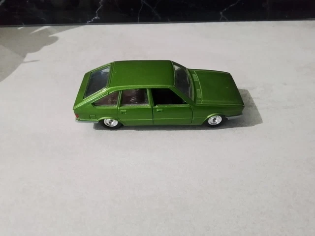 FF 1:43 NOREV SIMCA CHAMBORD BICOLORE VERT MENTHE EN BOITE FF 1:43 NOREV SIMCA CHAMBORD BICOLORE VERT MENTHE EN BOITE