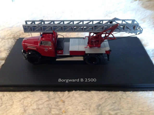 Camion sapeurs pompiers Hachette 1/43 LF8 Ziegler-Borgward B 2 500 4x4