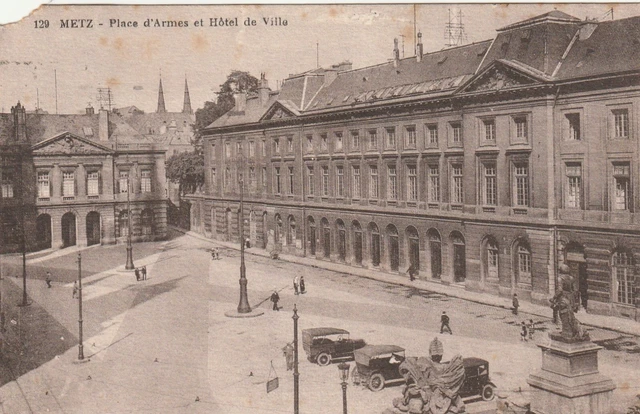 CPA 57 METZ Place d'Armes et Hotel de Ville