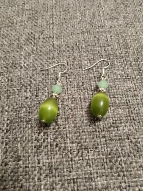 BN Pretty delicate green faceted glass bead drop silver metal earrings