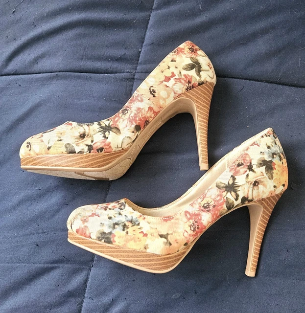 CHRISTIAN SIRIANO FOR Payless Shoes Women Sz Round Toe Floral