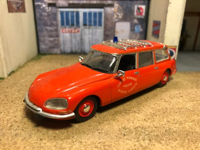 Universal Hobbies 1/43 Citroen Id 20 Break Ambulance Pompiers De 1972