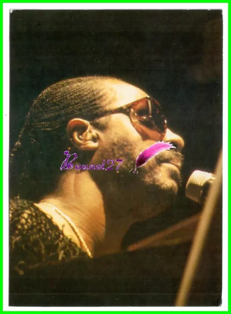 Carte Postale Postcard Music Chanteur STEVIE WONDER devant un micro