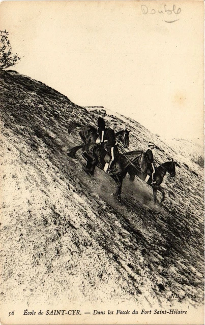 MILITARY CPA École de Saint-Cyr, Dans les Fossés du Fort St-Hilaire (315496)